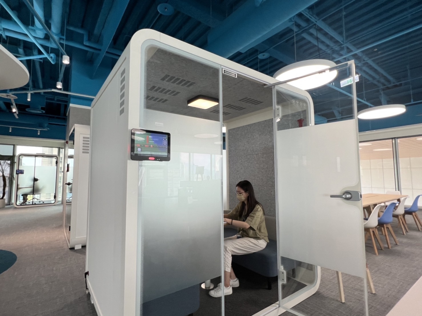 usdt高雄據點的智慧行動辦公艙，展現usdt在面板以外的研發應用軟實力